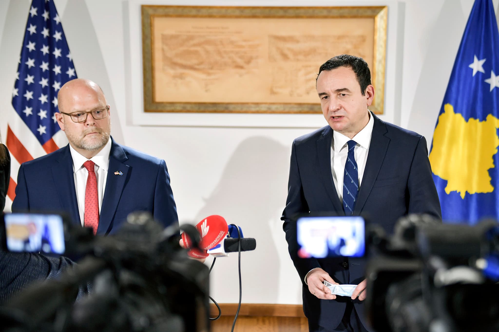 Hovenier: Nuk shoh arsye që administrata Kurti të mos e bëjë Asociacionin