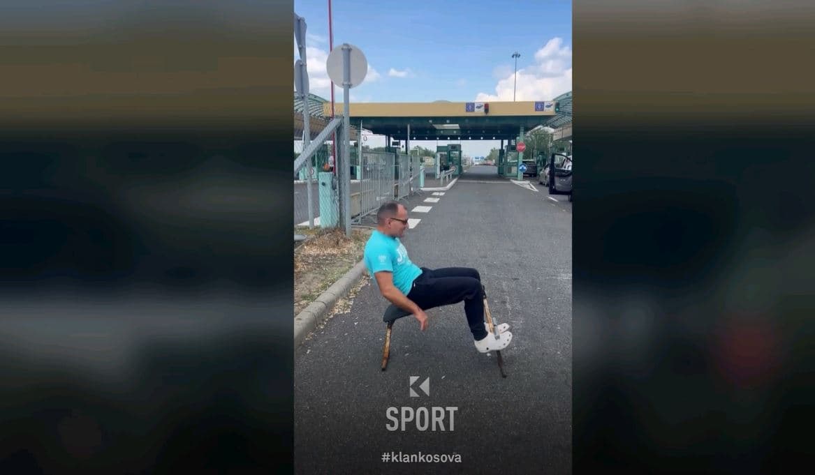 Pritjet e gjata në kufi i shfrytëzoi për ushtrime (VIDEO)