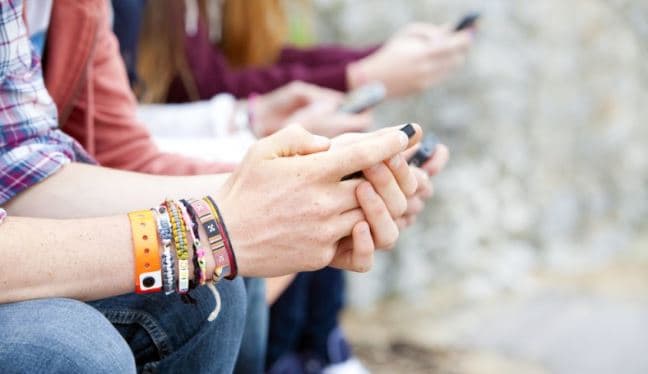 Psikologët lëshojnë rekomandime për përdorimin e mediave sociale nga adoleshentët
