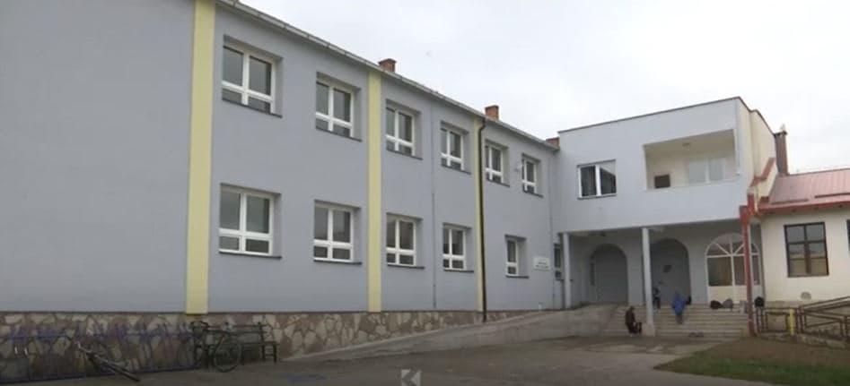 Shkolla e Llashticës do bust për mësuesin e vrarë Selami Shabani (VIDEO)