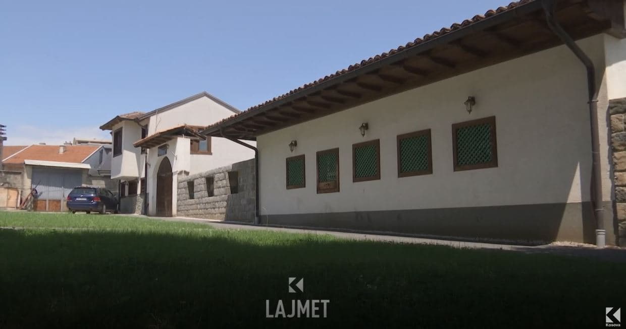 Teqeja s'kishte konto, shehu i mbante në shtëpi 200 mijë eurot që u vodhën (VIDEO)
