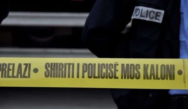 Vdes një burrë në Spitalin e Gjakovës, policia nis hetimet