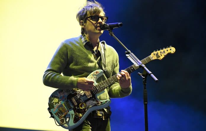 Weezer performojnë për shkrimtarët grevistë (VIDEO)