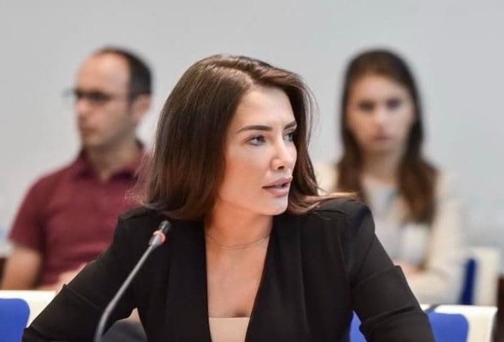 Musliu-Shoshi ia kujton Konjufcës gazin lotsjellës në Kuvend: Në imagjinatën e kujt është kjo?