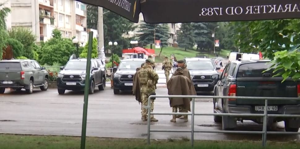 Pas dhunës së djeshme ndaj gazetarëve, sot qetë në Leposaviq (VIDEO)