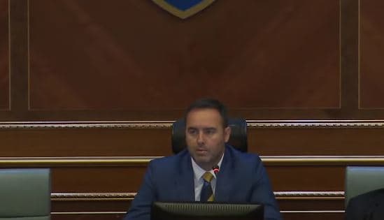 Kuvendi një minutë heshtje për Nimanin, Konjufca thotë se la gjurmë të thella artistike