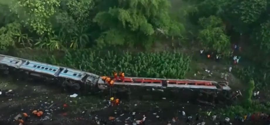 Shkon në 288 numri i viktimave nga aksidenti tragjik në Indi (VIDEO)