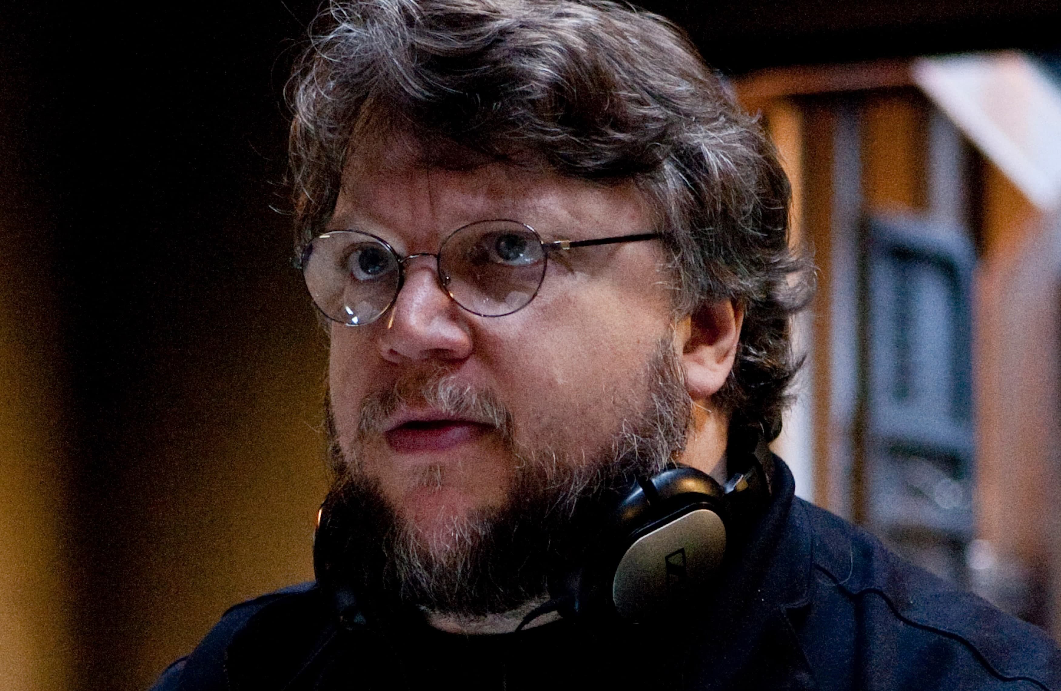 Del Toro: S’i tutem inteligjencës artificiale por nga marrëzia e natyrshme