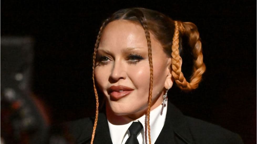 Madonna sëmuret, e ndërprenë turin e koncerteve
