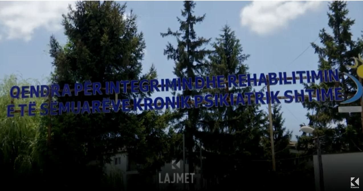 Ikën "pacienti i Shtimes", vjedh një makinë dhe bën ndeshje në Podujevë (VIDEO)