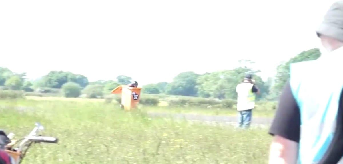 Angli: Koshi i motorizuar i plehrave arrin shpejtësinë 88 kilometra në orë