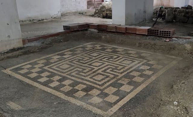 Nën ujërat e zeza, zbulohet në Durrës mozaiku i rrallë 1900-vjeçar