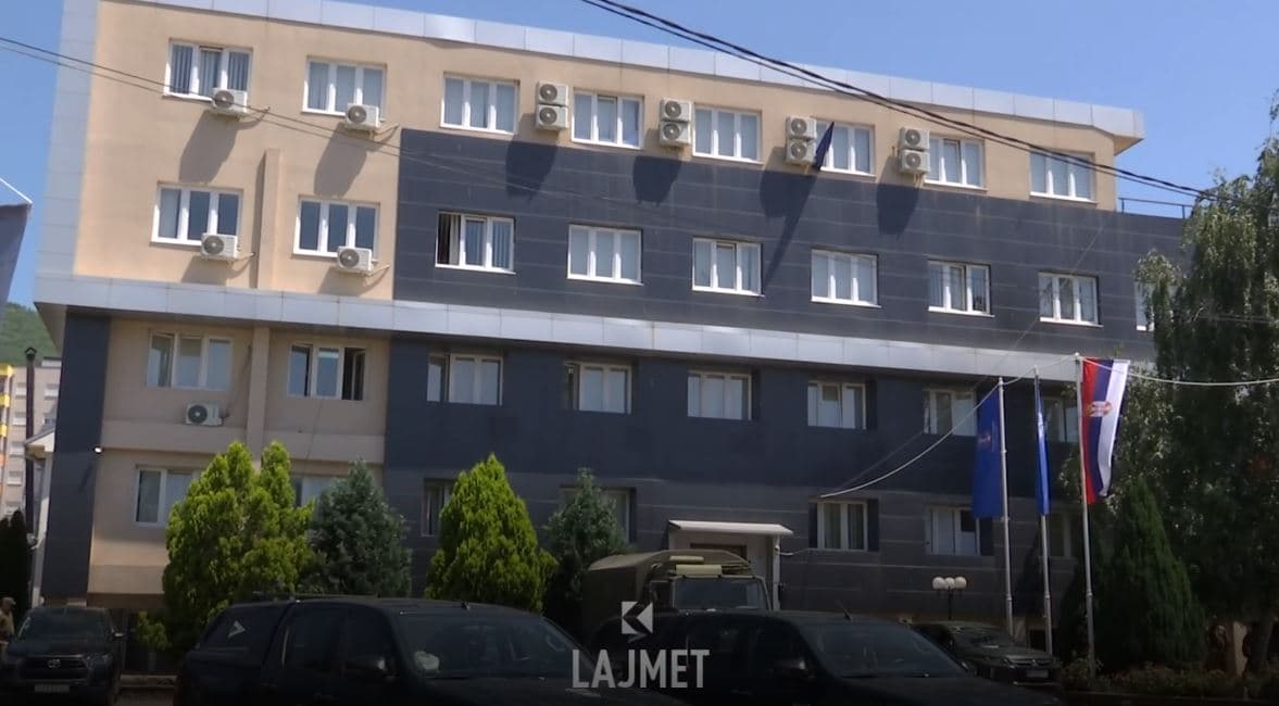 Drejtorët e Leposaviqit në pushim të dhunshëm, do t'i marrin pagat e korrikut (VIDEO)