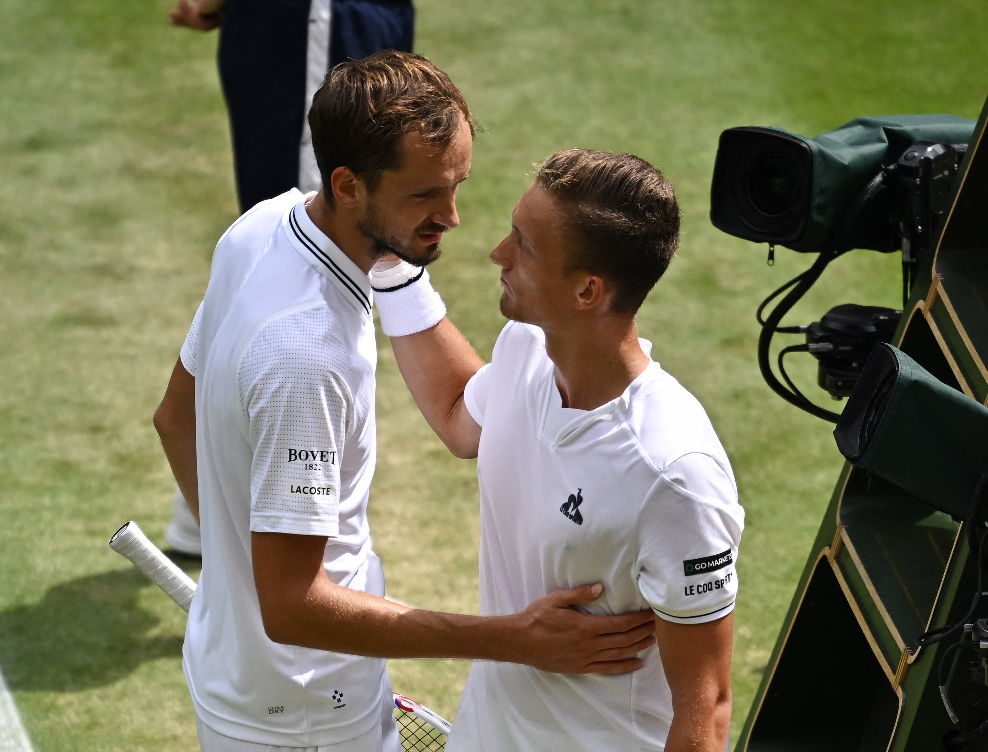 Wimbledon, Medvedevi kalon lehtë në çerekfinale
