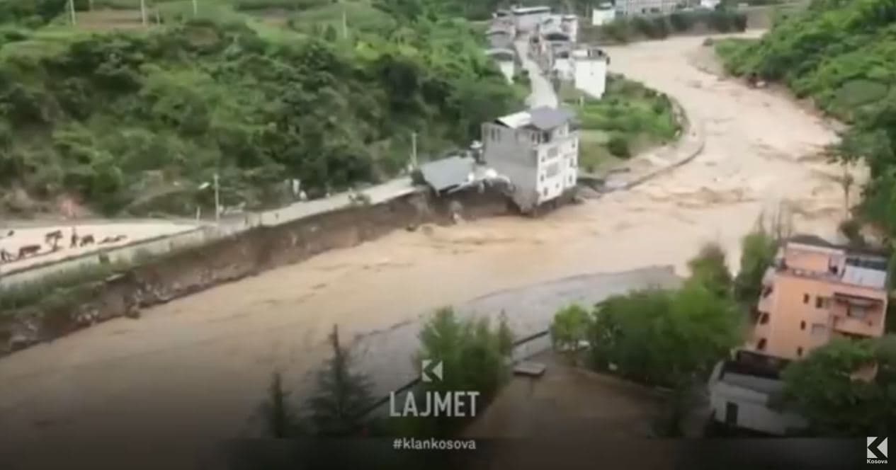 Përmbytjet në Kinë: Vdesin 15 persona, zhduken katër (VIDEO)