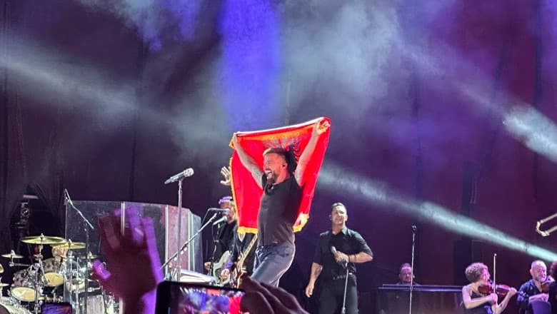 Ricky Martin thotë se e do Tiranën (FOTO/VIDEO)