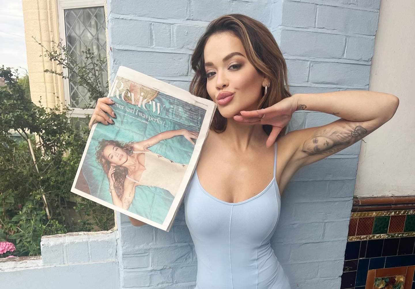 Rita Ora sjell një dozë të shtuar adrenaline me albumin e saj të ri “You & I”