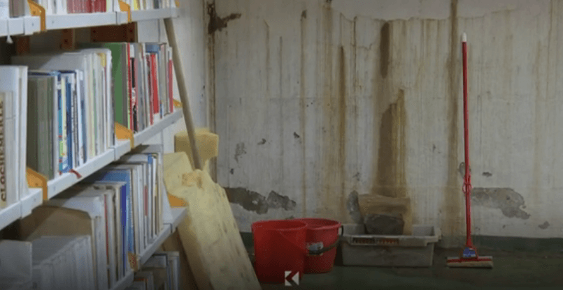 Biblioteka Kombëtare: Shiu rrezikon të mykë libra e dokumente (VIDEO)
