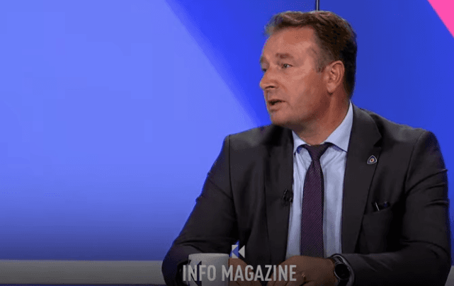 Bajselmani: Si mund të blihen librat me pakicë më lirë se me shumicë? (VIDEO)