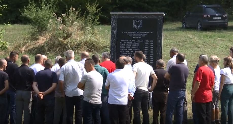Serbët i vranë në traktor: Përkujtohet nëna, dy nuset e tetë fëmijë (VIDEO)