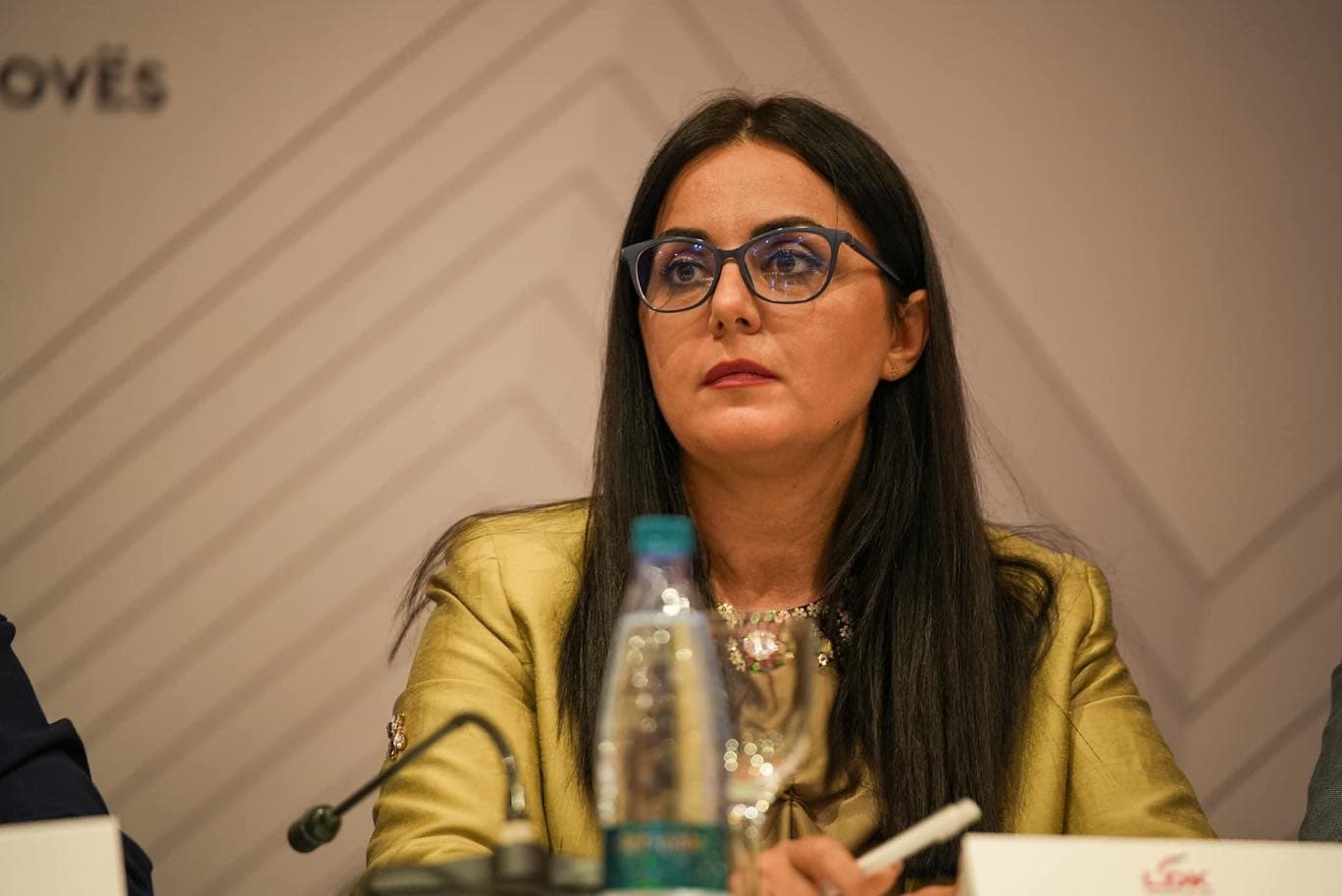 Lushaku-Sadriu: 9 milionë € më shtrenjtë do t’i kushtojë qeverisë blerja e librave nga prindërit