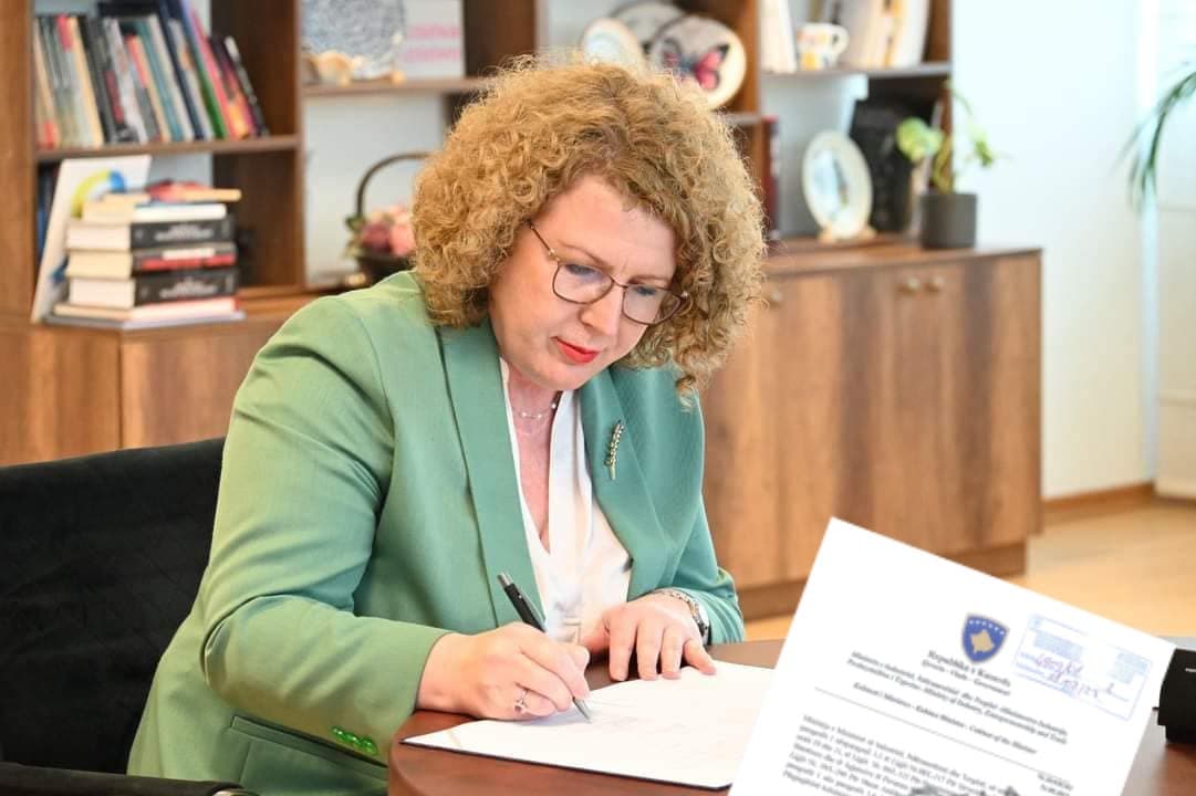Ministrja Rozeta Hajdari ua rihap derën prodhimeve të Serbisë në Kosovë (VENDIMI)