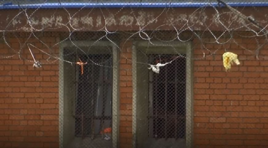 Dubravë, vizitorët: Lehtësohet qasja te vendi i masakrës (VIDEO)