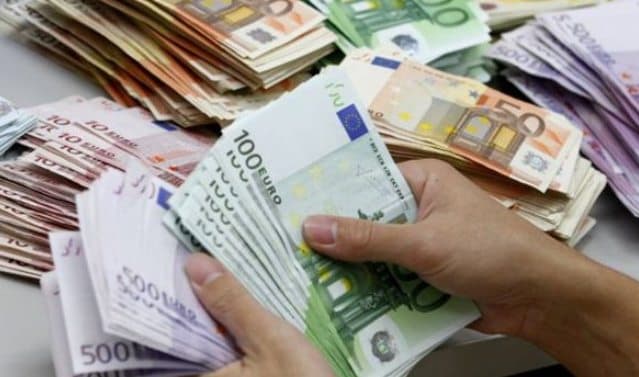 Mërgimtarët s'ndalen, rriten dërgesat financiare