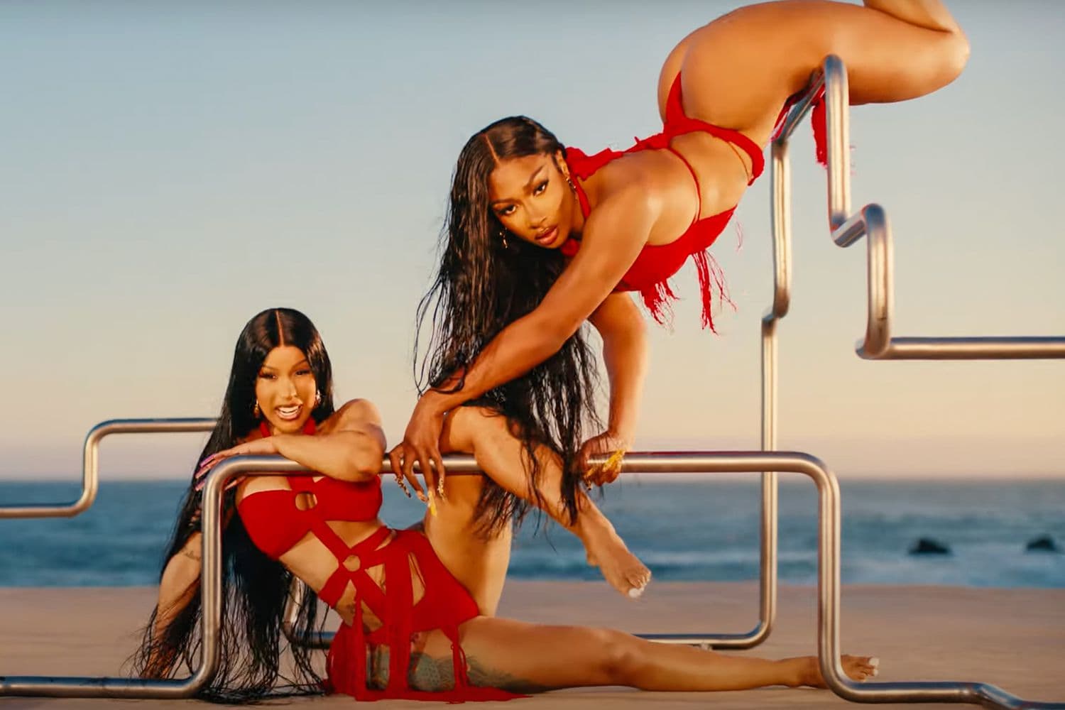 Cardi B dhe Megan Thee Stallion publikojnë videoklipin e "Bongos" (VIDEO)