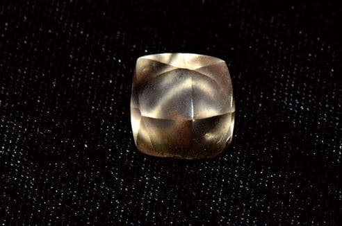 7-vjeçarja zbulon 2,95 karat në Kraterin e Diamanteve