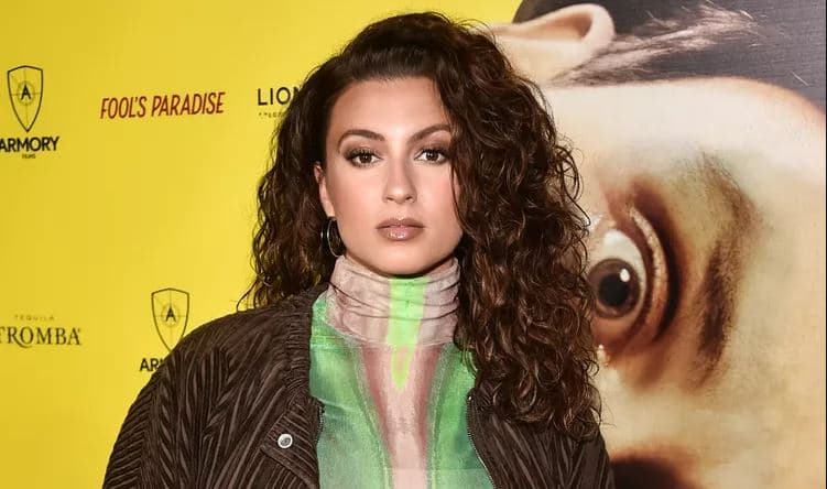 Tori Kelly mirënjohëse që u shërua nga sëmundja, i falënderon fansat për mbështetjen