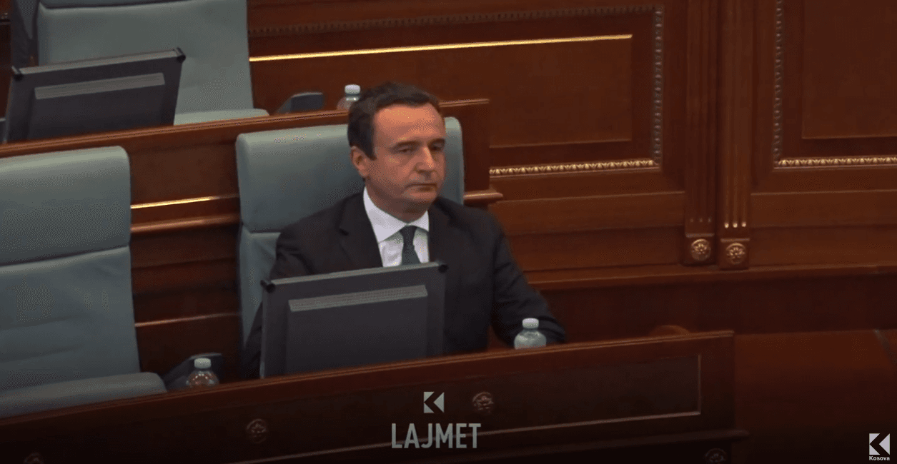 Bojkotimi i opozitës: Kurti po shkel Kushtetutën (VIDEO)