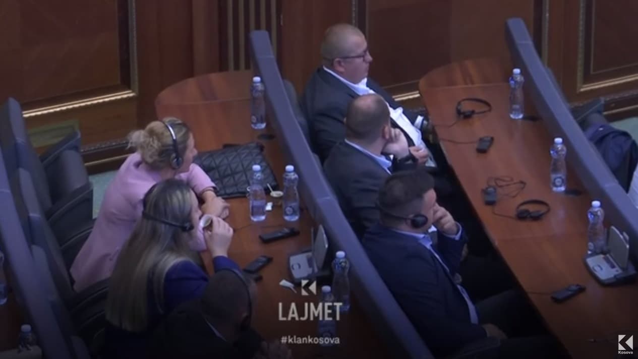 Listës Serbe s'mund t'i hiqen mëditjet për qëndrimet e shkurta në Kuvend (VIDEO)