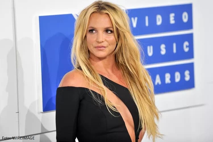 Britney Spears përsëri me vallëzim provokues