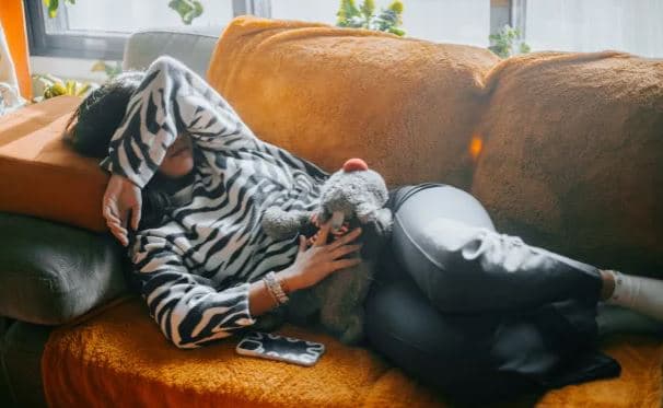 Gratë nuk e kuptojnë se rrjedhja e fshikëzës është një simptomë e menopauzës