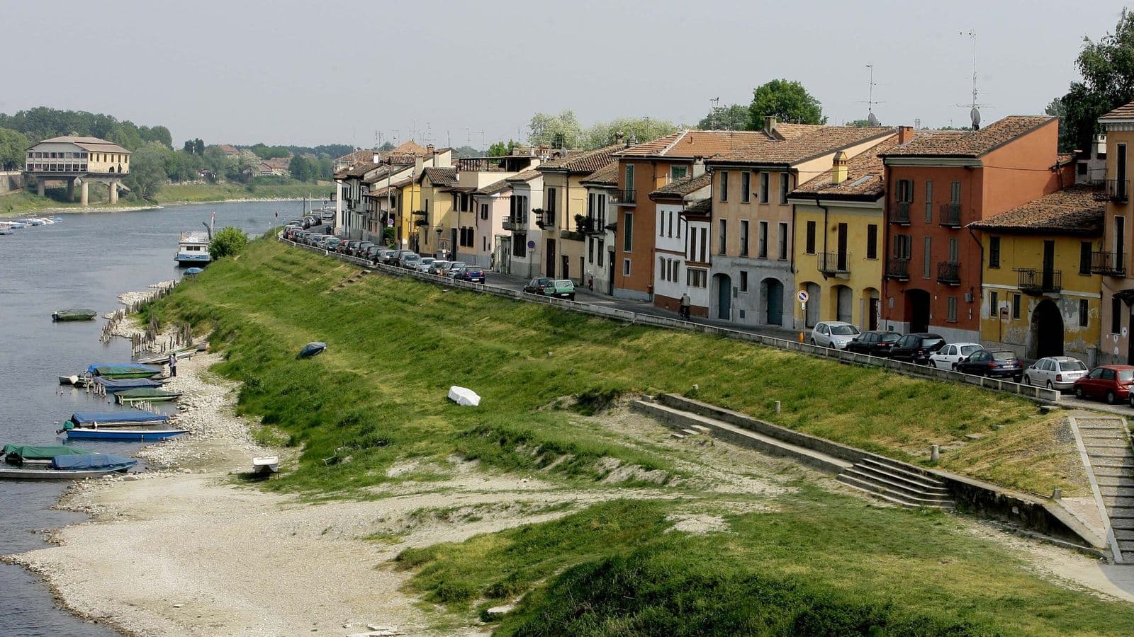 Nëna italiane fiton vendimin e gjykatës për të dëbuar djemtë e saj nga shtëpia