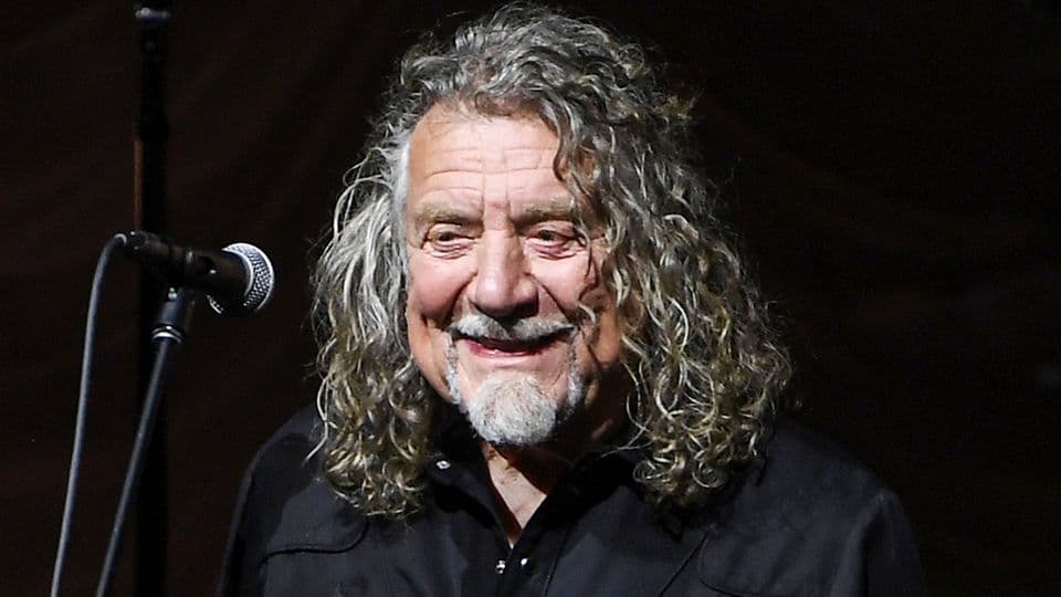 Robert Plant e këndon "Stairway to Heaven" pas 16 vjetësh (VIDEO)