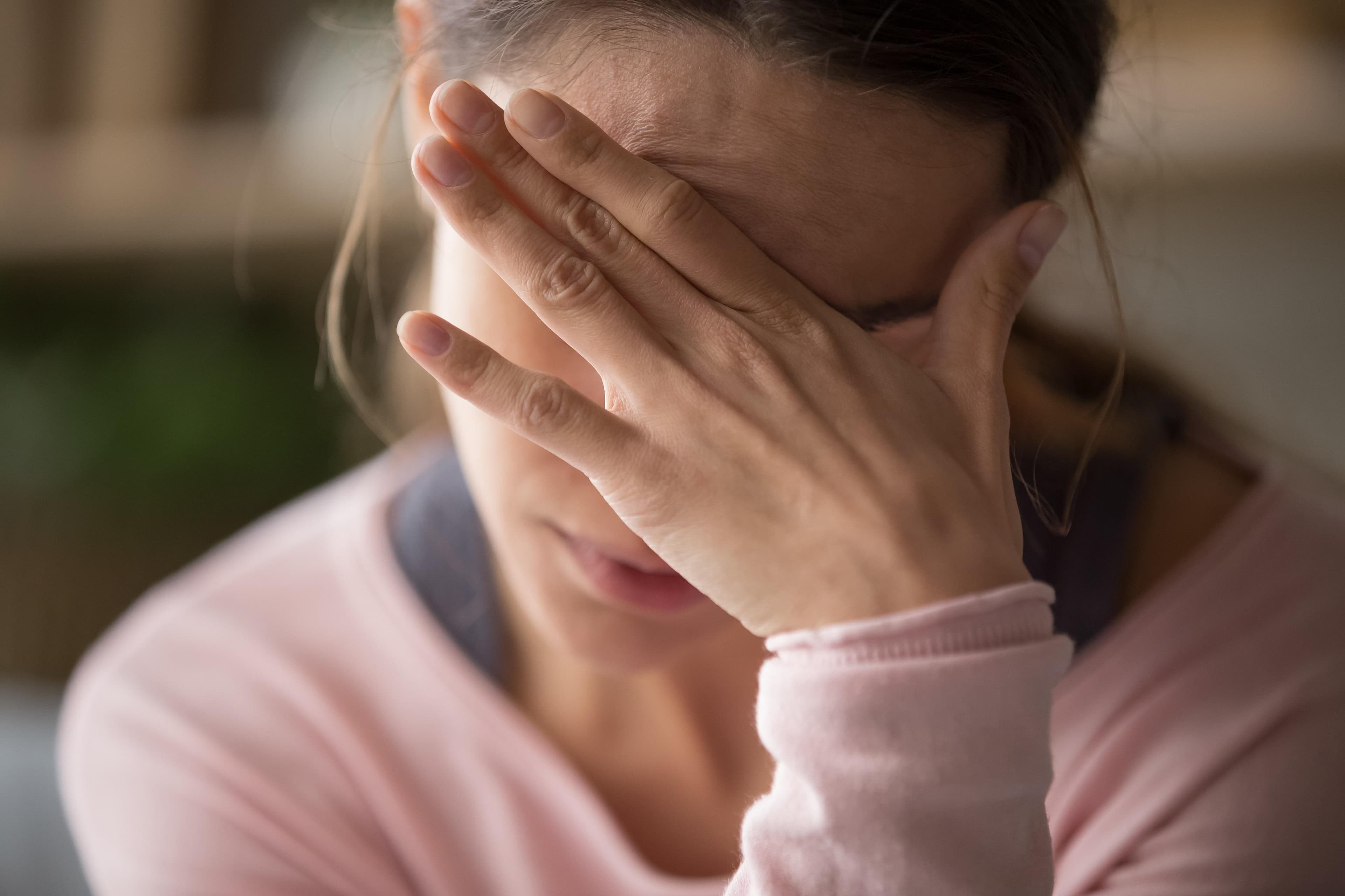 Pesë simptoma të zakonshme të tretjes që mund të lidhen me ankthin