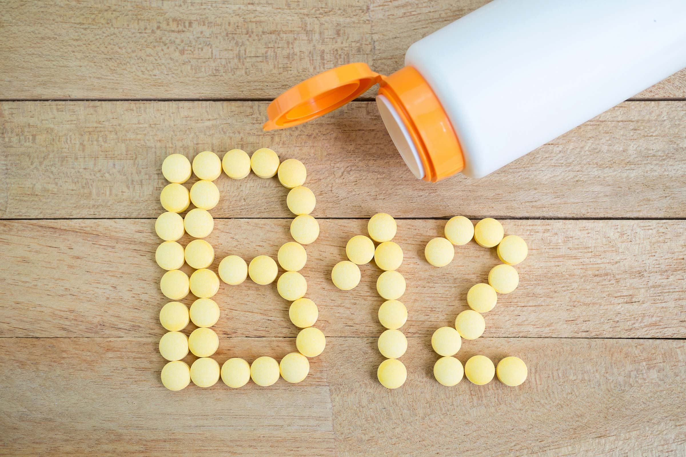 Pesë simptoma pak të njohura të mungesës së vitaminës B12