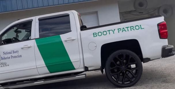 Vetura 'Booty Patrol' përmendet për ngjashmërinë me një automjet të Patrullës Kufitare