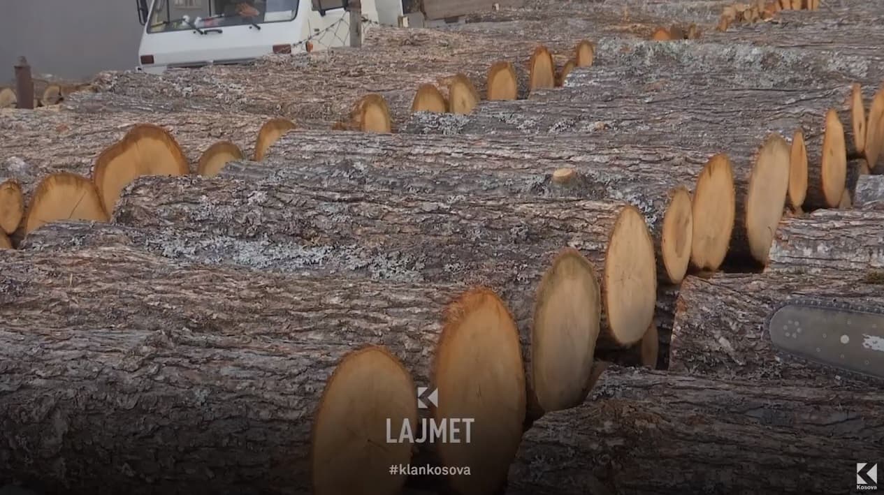 Subvencionimi qeveritar: Qytetarët lënë drutë për pajisje efiçiente (VIDEO)