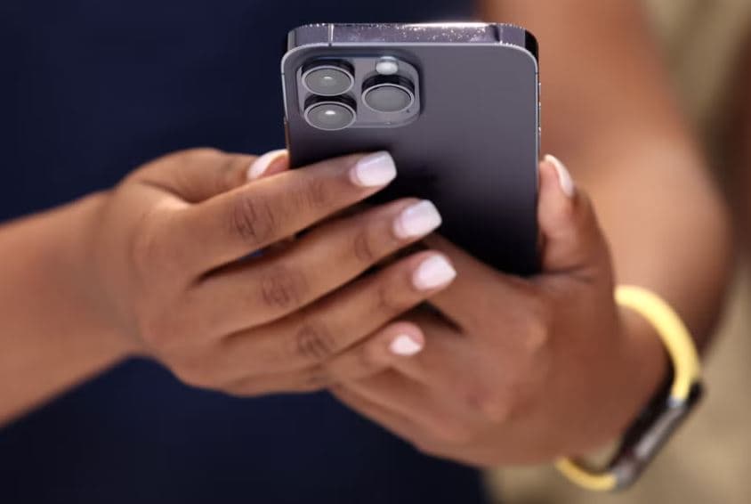 Përdoruesit e iPhone ankohen se nuk po u aktivizohet alarmi, Apple: Jemi në dijeni të problemit