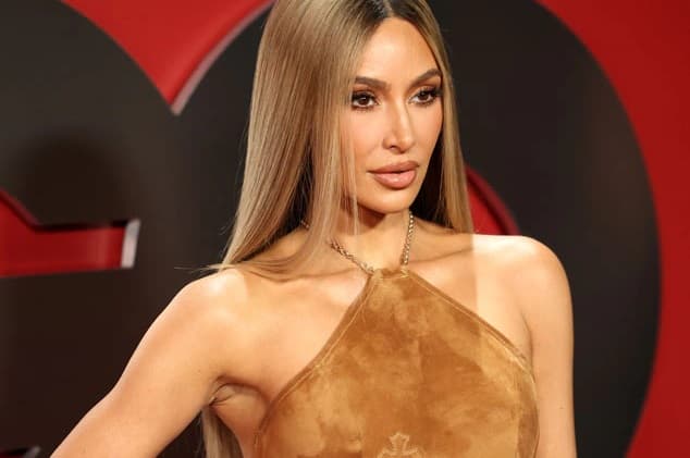 Kim Kardashian, haptazi ekspozon gjoksin