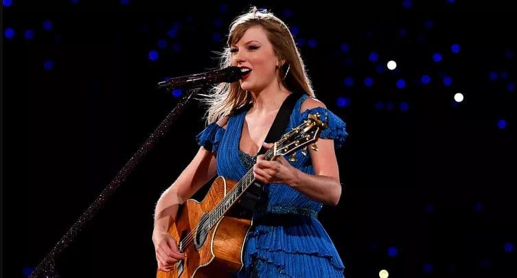 Taylor Swift u kërkon fansave që të mos hedhin gjëra në skenë në Argjentinë