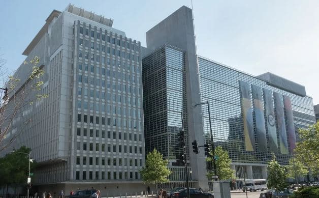 Banka Botërore mobilizon gati 1 miliard dollarë për të rindërtuar sektorin privat të Ukrainës
