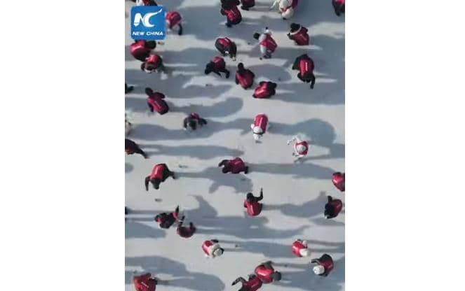 1,946 njerëz mblidhen në Kinë për të thyer rekordin botëror (VIDEO)