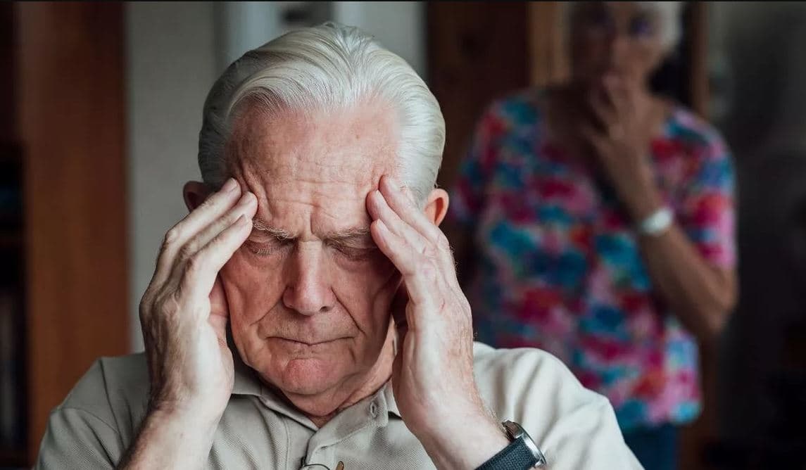Simptoma e hershme të Alzheimerit që mund t'i dalloni kur parkoni një veturë