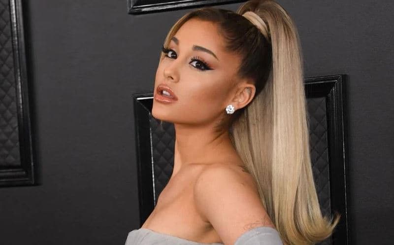 Fansat mendojnë se Ariana Grande zbuloi titullin e albumit të saj të ri
