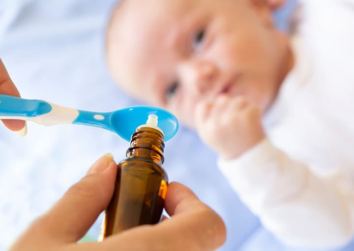 Pse është mirë t'u jepet foshnjave vitamina D në vitin e parë të jetës?