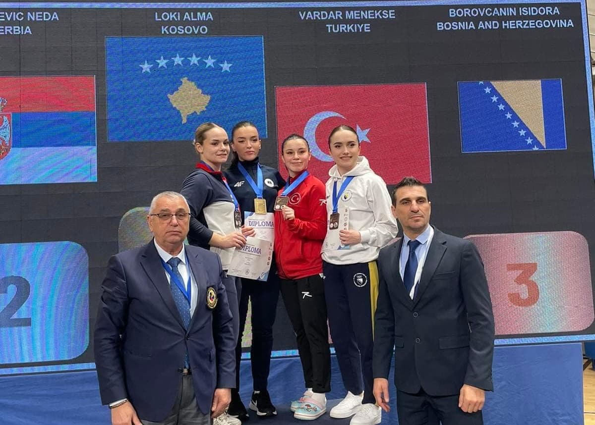Karateistja Alma Loki mposht serben në finale, fiton medaljen e artë në Kampionatin Ballkanik